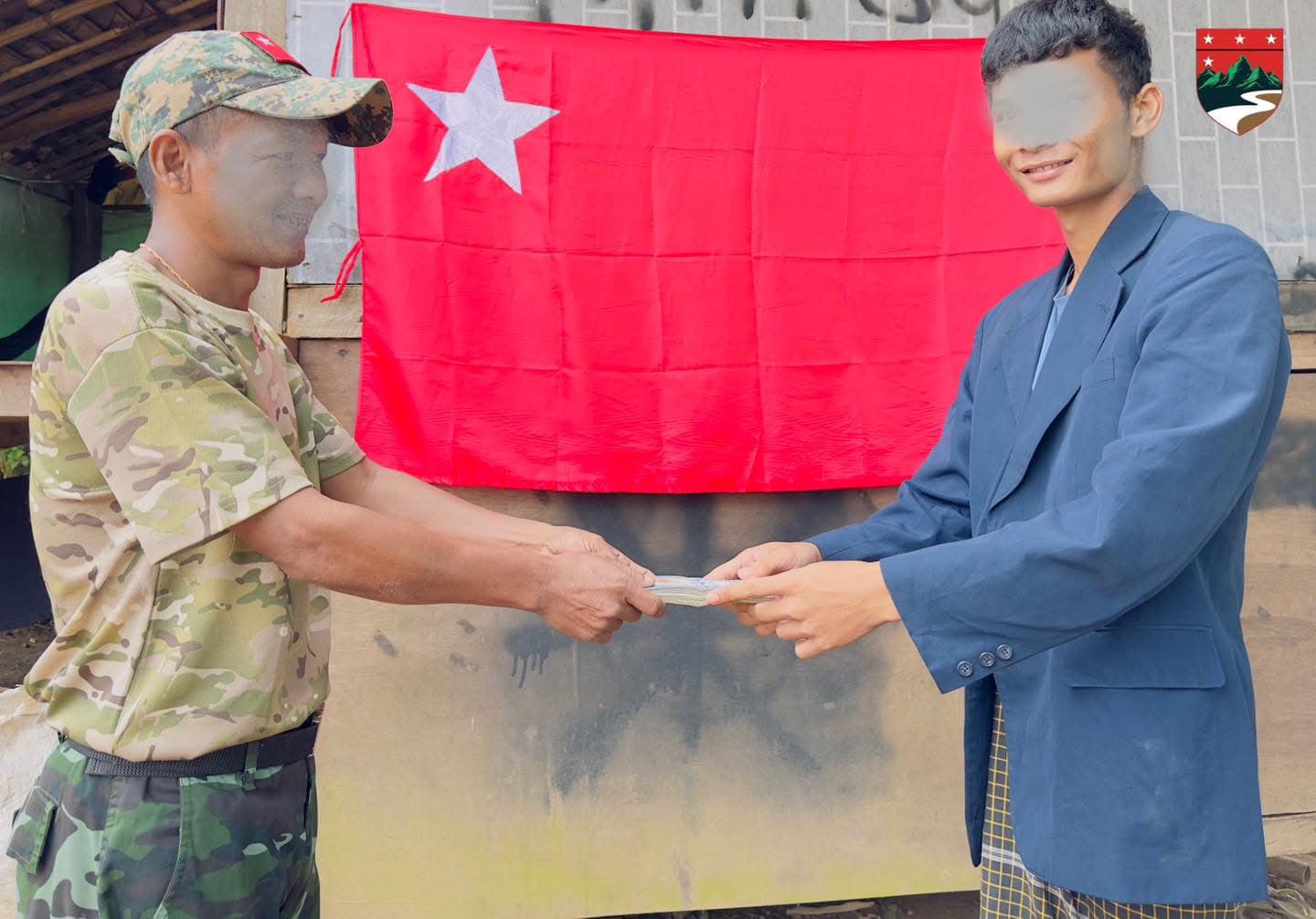 (ဒေါနစစ်ကြောင်းထံ အလင်းဝင်လာသူအချို့အား တွေ့ရစဉ်။ ဓာတ်ပုံ - ဒေါနစစ်ကြောင်း)