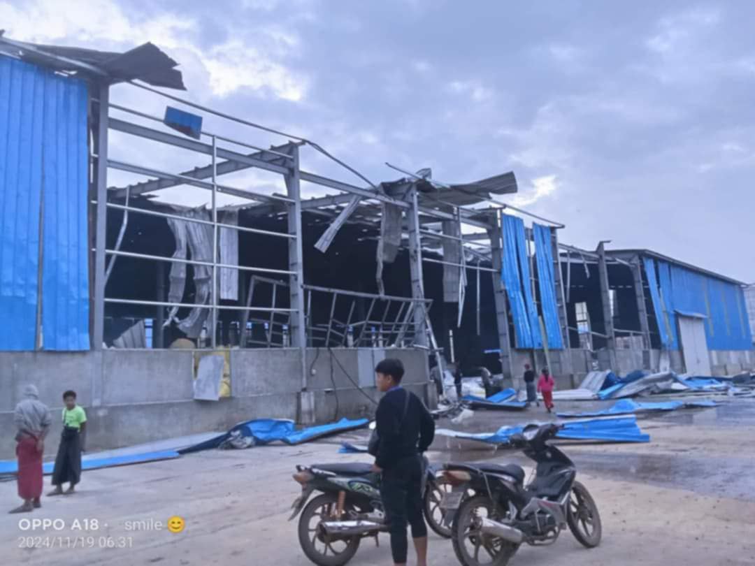 (စစ်ကောင်စီလေကြောင်းမှ ဗုံးကြဲတိုက်ခိုက်ခဲ့သော ဆင်းရွှေလီသကြားစက်ရုံ ပျက်စီးမှုများ။ ဓာတ်ပုံ - TNLA)