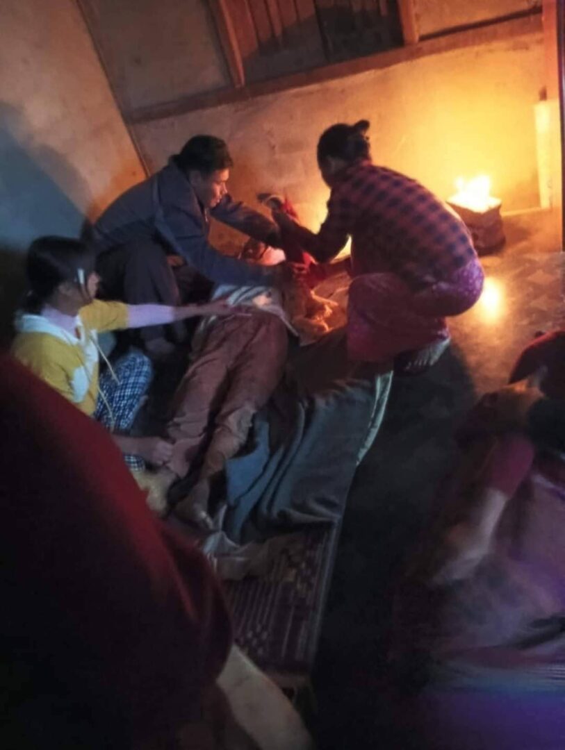 (နိုဝင်ဘာ ၈ ရက်က စစ်ကောင်စီလက်နက်ကြီးဖြင့် ပစ်ခတ်မှုကြောင့် နိုးကိုးစံပြရွာ ထိခိုက်ပျက်စီးမှုကိုတွေ့ရစဥ်။ ဓာတ်ပုံ -JFK)