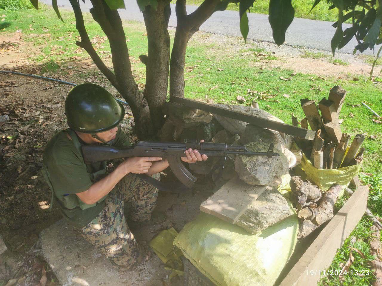 (ငဖဲမြို့နယ်၊ ဂုတ်ကြီးကျေးရွာတိုက်ပွဲအတွင်း တွေ့ရသော လူထုတော်လှန်ရေးမဟာမိတ်အင်အားစု(PRA-Magway)မှ ရဲဘော်များ။ ဓာတ်ပုံ - PRA-Magway)