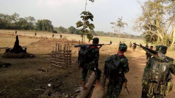 KNU တပ်ဖွဲ့ဝင်တွေကိုတွေ့ရစဉ် ( ပုံဟောင်း )