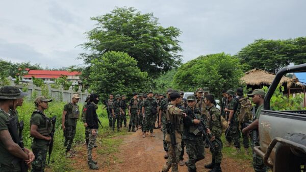 (ရေးဘီလူးအဖွဲ့မှ ရဲဘော်များအား တွေ့ရစဉ်။ ဓာတ်ပုံ - ရေးဘီလူး)