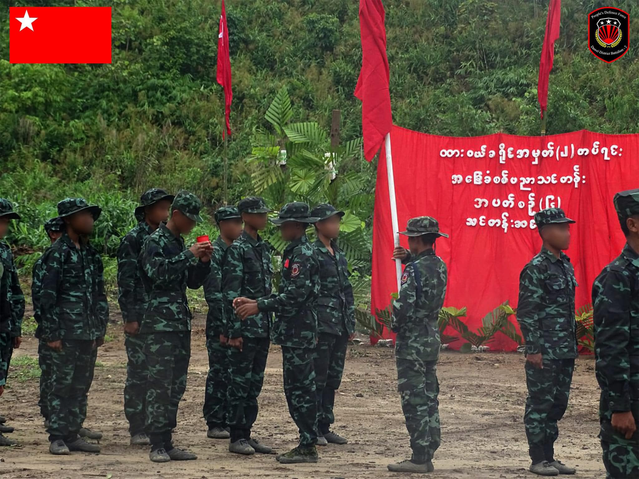 (ထားဝယ်ခရိုင်အမှတ်(၂)တပ်ရင်းမှ PDF ရဲဘော်များအား တွေ့ရစဉ်။ ဓာတ်ပုံ - DDP2)