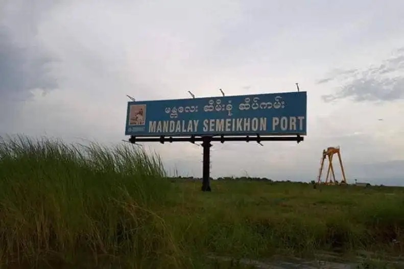 ဆီမီးခုံတွင် ရဲနှစ်ဦးပစ်သတ်ခံရပြီးနောက် စစ်တပ်က မြို့ပေါ်နေအိမ်များ ဝင်ရောက်ရှာဖွေပြီး အဖိုးတန်ပစ္စည်းများသိမ်းယူ