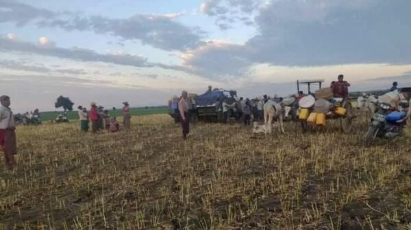 (၂၀၂၂က စစ်တပ်မီးရှို့မှုကြောင့်ထွက်ပြေးခဲ့ရသော တောင်ရင်းရွာပြည်သူများအားတွေ့ရစဥ်၊ ဓာတ်ပုံ-တောင်ရိုးသား)