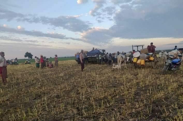 (၂၀၂၂က စစ်တပ်မီးရှို့မှုကြောင့်ထွက်ပြေးခဲ့ရသော တောင်ရင်းရွာပြည်သူများအားတွေ့ရစဥ်၊ ဓာတ်ပုံ-တောင်ရိုးသား)
