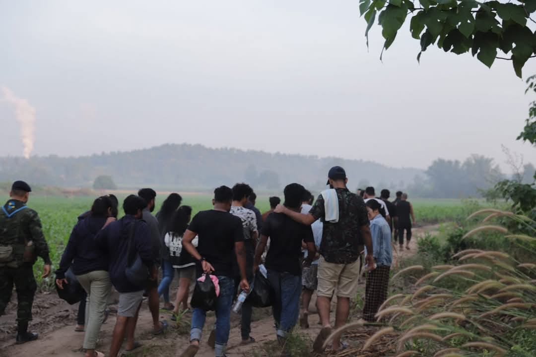 နယ်စပ် ကျားဖြန့်ဂိုဏ်းတွေမှာ အဓမ္မ ခိုင်းစေခံထားရသူ နိုင်ငံခြားသား ၄၀ နီးပါး ထိုင်းဖက်ကို ထွက်ပြေး