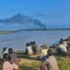 (မတ္တရာမြို့နယ်ရှိ နေအိမ်များ မီးရှို့ခံရသည်ကို အဝေးကငေးကြည့်နေကြရသည့် စစ်ရှောင်ဒေသခံများ။ (ပုံအဟောင်းအသုံးပြုထားပါသည်။ ဓာတ်ပုံ − The voice of wetlet madayar)
