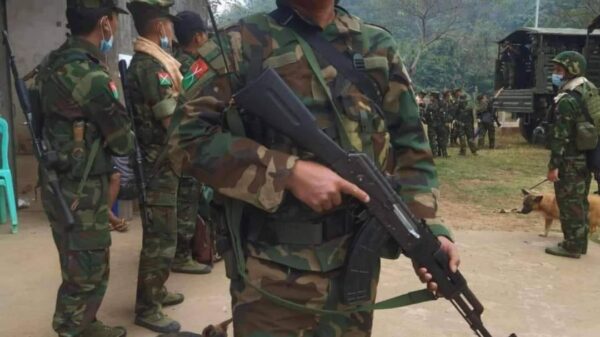 (ခါကာဘိုပြည်သူ့ကာကွယ်ရေးတပ်ဖွဲ့၏ ဦးဆောင်ကော်မတီ၀င်တစ်ဦးဖြစ်သူ ဦးချန်းဆင်ဇီ(ခ)ချန်းဂျော်ရမ်။ ဓါတ်ပုံ-File Photo)