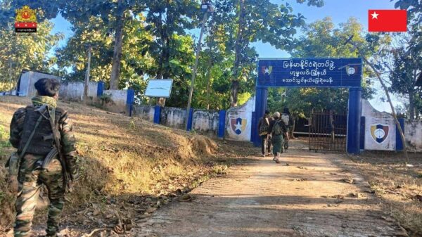 (ဟုမ္မလင်းမြို့နယ်ရှိ အောင်သါယ်နယ်မြေရဲစခန်းအား တော်လှန်ရေးတပ်များသိမ်းအပြီး တွေ့ရစဉ်။ ဓာတ်ပုံ - ကာကွယ်ရေးဝန်ကြီးဌာန -MOD)