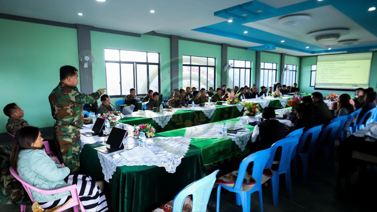 (တအာင်းတပ်မတော်(PSLF/TNLA) အထွေထွေအတွင်းရေးမှူး ဗိုလ်ချုပ်တားဘုန်းကျော်အား တွေ့ရစဉ်။ ဓာတ်ပုံ - TNLA)