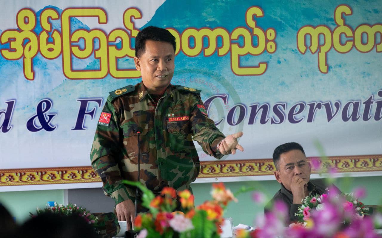 (တအာင်းတပ်မတော်(PSLF/TNLA) အထွေထွေအတွင်းရေးမှူး ဗိုလ်ချုပ်တားဘုန်းကျော်အား တွေ့ရစဉ်။ ဓာတ်ပုံ - TNLA)