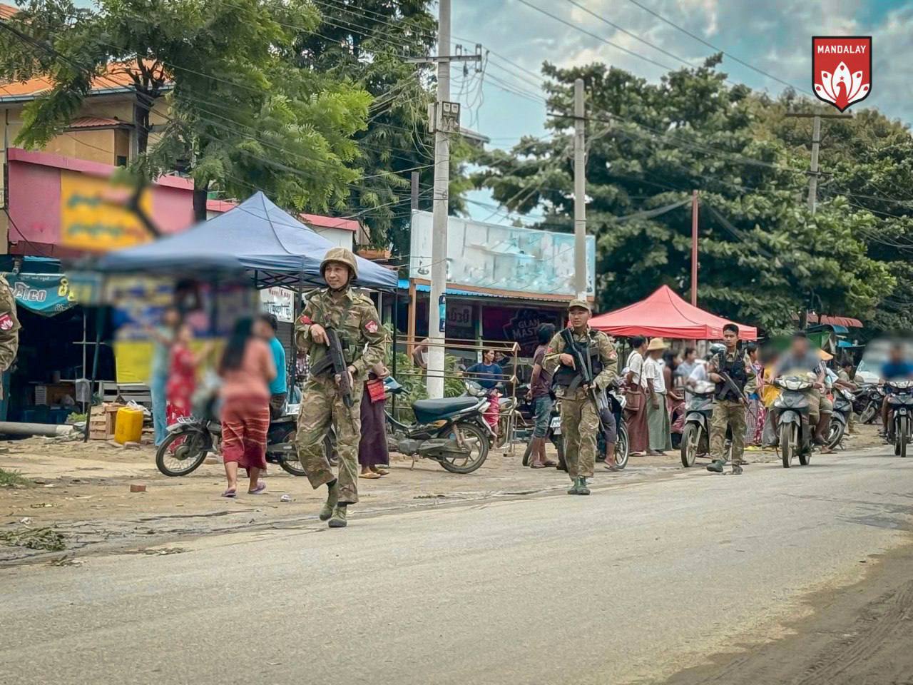 (စဉ့်ကူးမြို့အတွင်းတွေ့ရသော မန္တလေး PDFမှ ရဲဘော်များ။ ဓာတ်ပုံ - မန္တလေး PDF)