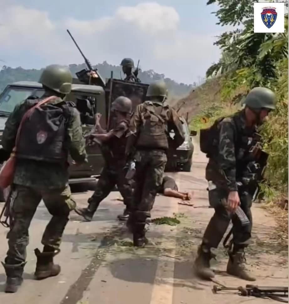 (ကော့ကရိတ် - မြဝတီလမ်းပိုင်း အာရှလမ်းမပေါ်တွင် အောင်ဇေယျစစ်ကြောင်း၏ ယာဉ်တန်းအား တိုက်ခိုက်အပြီး ကော်ဘရာစစ်ကြောင်းမှ ရဲဘော်များအား ပြီးခဲ့သည့် ဧပြီကတွေ့ရစဉ်။ ဓာတ်ပုံ - ကော်ဘရာစစ်ကြောင်း)