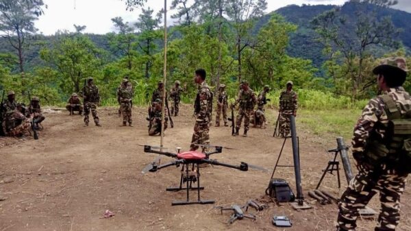 (CDF တွန်းဇံမှ ရဲဘေယ်များအား တွေ့ရစဉ်။ ဓာတ်ပုံ - CDF တွန်းဇံ)