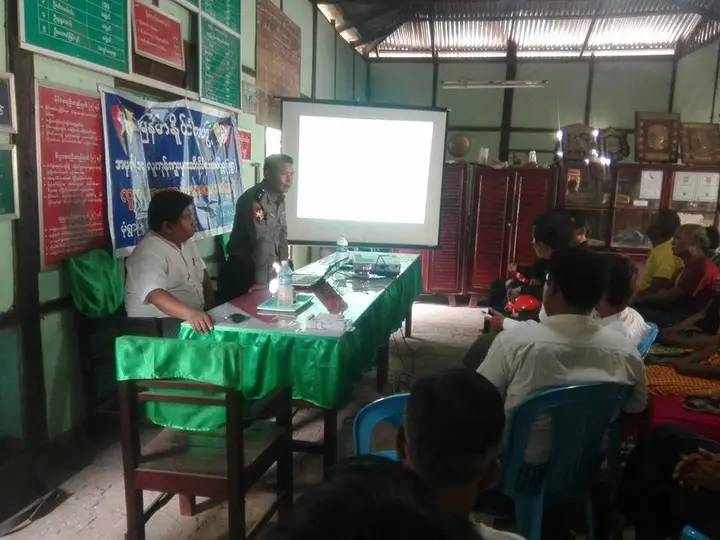 (ပစ်ခတ်မှုခံရသည့် အလယ်ရပ်ကွက်ရုံးအား တွေ့ရစဥ်။(ပုံအဟောင်း)ဓာတ်ပုံ - CJ)
