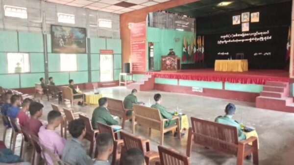 (စစ်မှုထမ်းဥပဒေဖြင့် စုဆောင်းထားသော စစ်သားသစ်အချို့အား တွေ့ရစဉ်။ ဓာတ်ပုံ - စကစ)