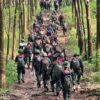(ဒေါနစစ်ကြောင်းမှ ရဲဘော်များအား တွေ့ရစဉ်။ ဓာတ်ပုံ - ဒေါနစစ်ကြောင်း)