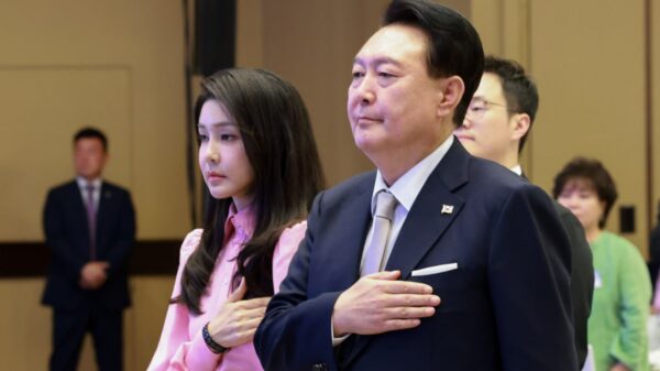 ဇနီးဖြစ်သူရဲ့ အငြင်းပွားစရာ ကိစ္စတွေနဲ့ ပတ်သက်လို တောင်ကိုရီးယား သမ္မတ တောင်းပန်