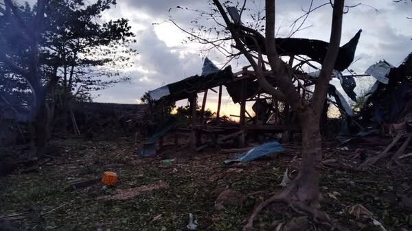 (စစ်​ကောင်စီတပ်ဗုံးကြဲ၍ ပျက်စီး​နေ​သောအ​ဆောက်အအုံအချို့ ။ဓါတ်ပုံ-APM)