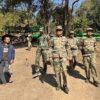 (ကာကွယ်ရေးဝန်ကြီးဦးရည်မွန်အား ဒေါက်တာတေဇာဆန်း၊ PDF စစ်ရုံးချုပ် တာဝန်ရှိသူများ၊ မန္တလေး PDF တာဝန်ခံ ကိုမုန်တိုင်း၊ MDY PDF စစ်ဦးစီးအဖွဲ့ဝင် ဒေါက်တာစိုးသူရဇော်၊ အခြားစစ်ဦးစီးအဖွဲ့ဝင်များနှင့်အတူ တွေ့ရစဥ်။ ဓာတ်ပုံ-Tay Zar San)