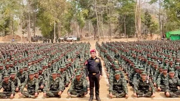(ဗိုလ်ချုပ်ကြီးယွက်ဆစ်နှင့် RCSS တပ်ဖွဲ့ဝင်များ။ဓါတ်ပုံ-RCSS)