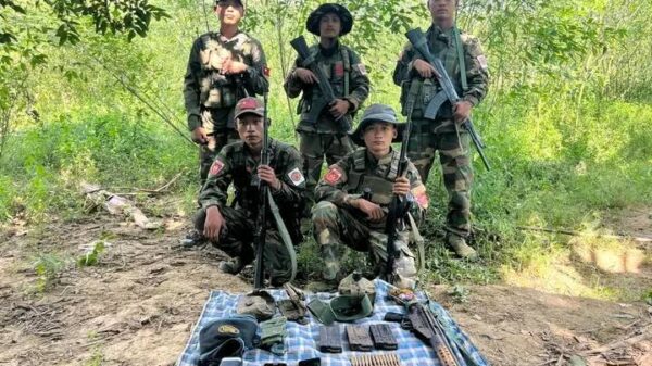 (တိုက်ခိုက်ခဲ့သည့် ပုသိမ် - မုံရွာလမ်းပိုင်းမှ မဲဇလီတံတားနှင့် သိမ်းဆည်းရမိခဲ့သော လက်နက်ခဲယမ်းအချို့အား ရဲဘော်များနှင့်အတူတွေ့ရစဥ်။ဓာတ်ပုံ - CJ၊ မင်းဘူးခရိုင် အမှတ် ၇တပ်ရင်း)