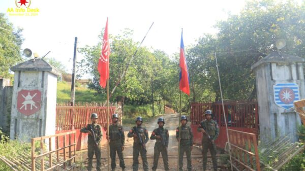 (အမ်းမြို့ရှိ စစ်​ကောင်စီတပ်ရင်းများ၊စခန်းများကိုဆက်တိုက်သိမ်းယူ​နေ​သော အာရက္ခတပ်​တော်(AA)တပ်ဖွဲ့ဝင်များ နှင့်ရခိုင်ပြည်နယ်စစ်​ရေးအ​ခြေအ​နေပြ အင်ဖိုဂရပ်။ဓါတ်ပုံ-AA Info Desk)