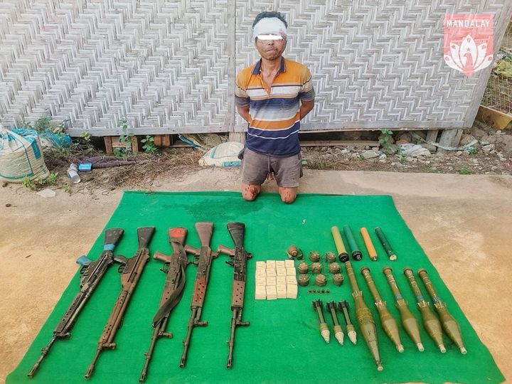 (ဖမ်းဆီးရမိသောသုံ့ပန်းနှင့် လက်နက်ခဲယမ်းအချို့အား တွေ့ရစဥ်။ဓာတ်ပုံ - MDY PDF)
