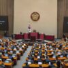 တောင်ကိုရီးယား သမ္မတရဲ့ စစ်အုပ်ချုပ်ရေး အမိန့်ကို တောင်ကိုရီးယား လွှတ်တော် မဲခွဲဆုံးဖြတ်ပြီး ပယ်ဖျက်