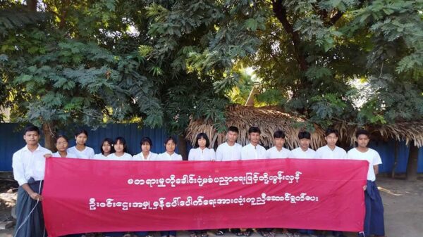 (ကနီမြို့နယ်ပညာရေးတာဝန်ခံ ဦးဝင်းဌေးမိသားစု လုပ်ကြံသတ်ဖြတ်ခံခဲ့ရမှု အမှုမှန်အမြန်ပေါ်ပေါက်ရေးအတွက် ဒီဇင်ဘာ၄ ရက်က ပြုလုပ်ခဲ့သည့် ပြည်သူ့အခြေပြုကျောင်းများ၏ campaign လှုပ်ရှားမှုများအား တွေ့ရစဥ်။ဓာတ်ပုံ-BEGSC)