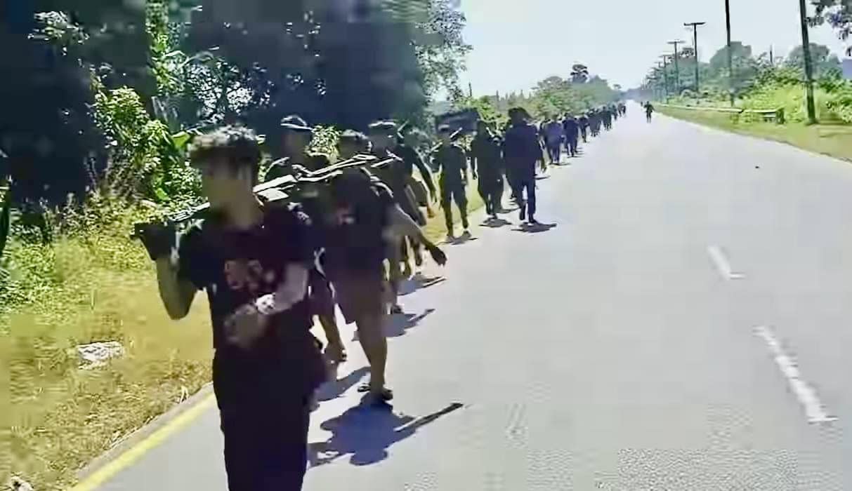 (တိုက်ပွဲဝင်တော်လှန်ရေးရဲဘော်များအား ထားဝယ်မြို့သွားလမ်းပိုင်း တစ်နေရာတွင် တွေ့ရစဥ်။ ဓာတ်ပုံ - File Photo)