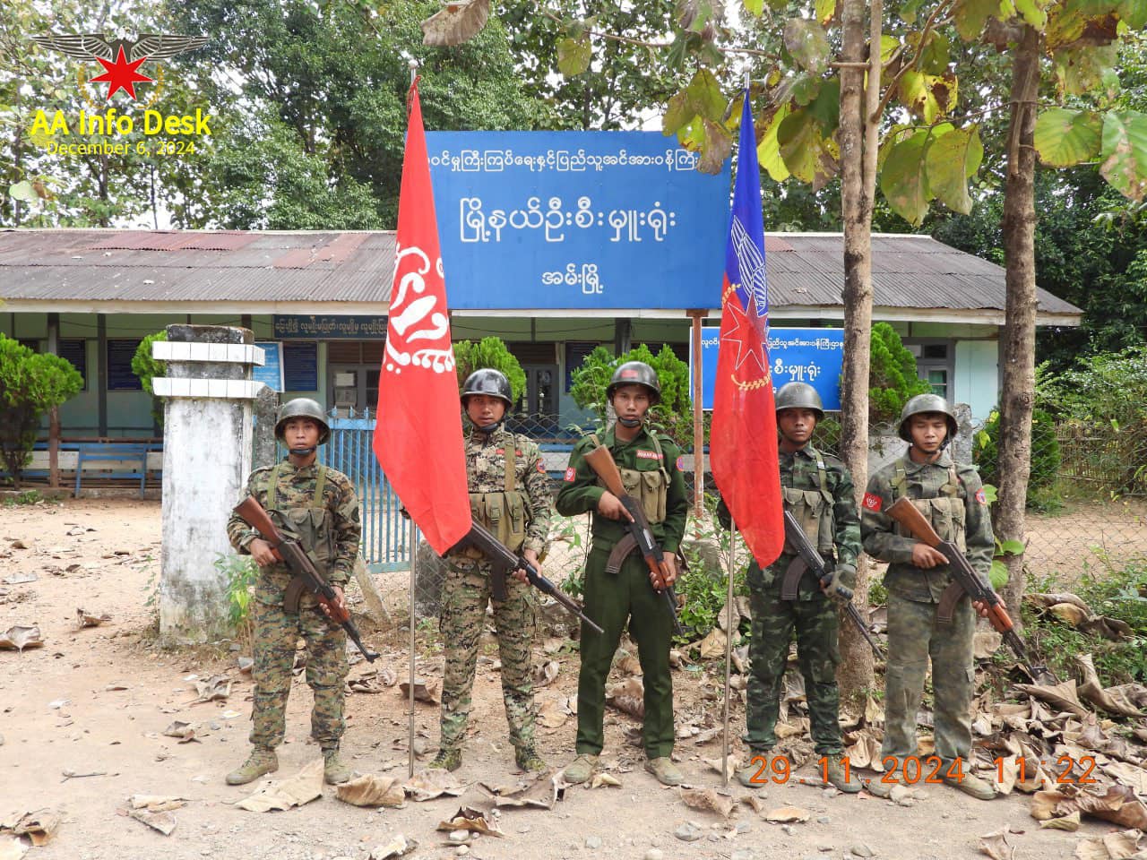 (အမ်းမြို့သိမ်းတိုက်ပွဲမှ မြင်ကွင်းများ။ ဓာတ်ပုံ − AA)