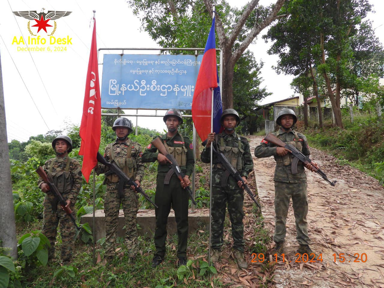 (အမ်းမြို့သိမ်းတိုက်ပွဲမှ မြင်ကွင်းများ။ ဓာတ်ပုံ − AA)