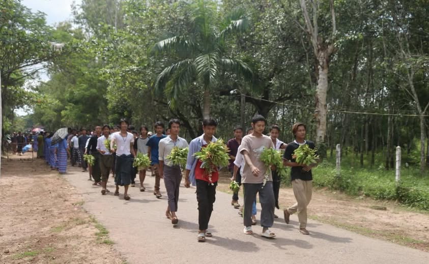 (စစ်မှုထမ်းရန် စုဆောင်းခံရသူများအား အောက်တိုဘာအတွင်းက တွေ့ရစဥ်။ဓာတ်ပုံ-စကစ)