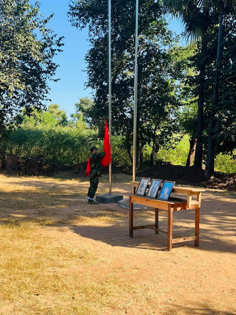 (လင်းကတောနယ်မြေရဲစခန်း စခန်းသိမ်းတိုက်ပွဲမှာ ကျဆုံးခဲ့ရတဲ့ ရဲဘော်များ တစ်နှစ်ပြည့် အခမ်းအနားအား ပြုလုပ်နေစဥ်။ဓာတ်ပုံ-ရေစကြိုပကဖ)