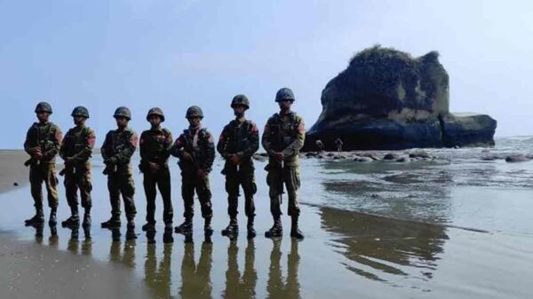(မောင်တောမြို့နယ်၊ ကျောက်ပန္ဒူနယ်ခြားစောင့်စခန်းကို ဇွန်လ ၃ ရက်တွင် AA ကအပြီးသတ် သိမ်းပိုက်ရရှိပြီးနောက် တွေ့ရစဉ်၊ ဓာတ်ပုံ − AA Info)