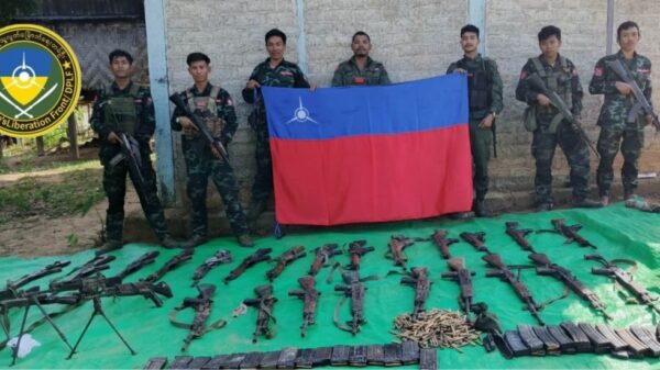 ကျောက်ဂူဒေသတိုက်ပွဲအတွင်း စစ်ကောင်စီတပ်ထံမှ သိမ်းရသော လက်နက်များ၊ ဓာတ်ပုံ − DPLA