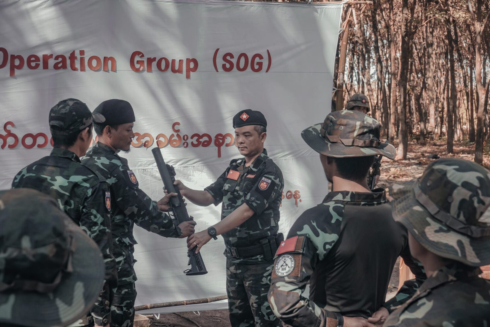 (SOGစစ်ကြောင်းကို NUG ကာကွယ်ရေးတပ်ဆင်ပေးသည့် လက်နက်များ၊ ဓာတ်ပုံ − SOG)