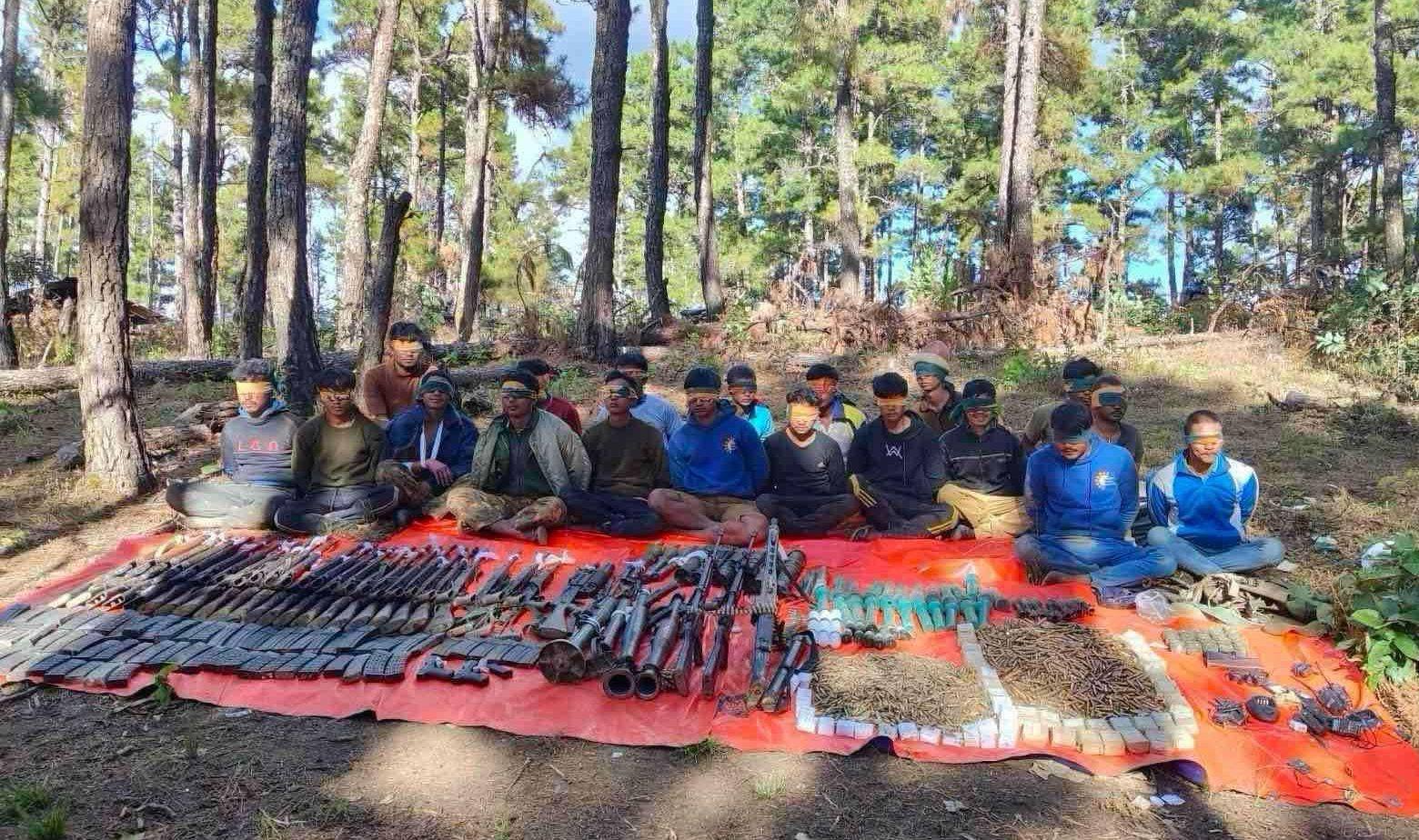 (ဟားခါးမြို့အနီးရှိ Ruavazung စစ်ကောင်စီတပ်စခန်းကို ချင်းပြည်ကောင်စီပူးပေါင်းက နို၀င်ဘာ ၃၀ရက်က သိမ်းပိုက်အပြီး တွေ့ရစဉ်။ ဓာတ်ပုံ − The Chin Journal)