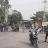 (မန္တလေးမြို့ ၁၉ လမ်း ၅၈ လမ်း၌ စစ်ကောင်စီတပ်ဖွဲ့ဝင်များ လမ်းပိတ်ဆို့ပြီး စစ်ဆေးနေသည်ကို ၂၀၂၁က တွေ့ရစဉ်။ ဓာတ်ပုံ - CJ)