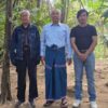 (NUG ဝန်ကြီးချုပ် မန်းဝင်းခိုင်သန်း ၊ အလုပ်သမားရေးရာဝန်ကြီး နိုင်သုဝဏ္ဏ ၊ ဒုဝန်ကြီးဦးကျော်နီ နှင့် အတွင်းဝန် နိုင်ထောရွတ်တို့ကို​​တော်လှန်​ရေးတပ်ဖွဲ့ဝင်များနှင့် အတူတွေ့ရစဥ်။ ဓါတ်ပုံ- PVTV)