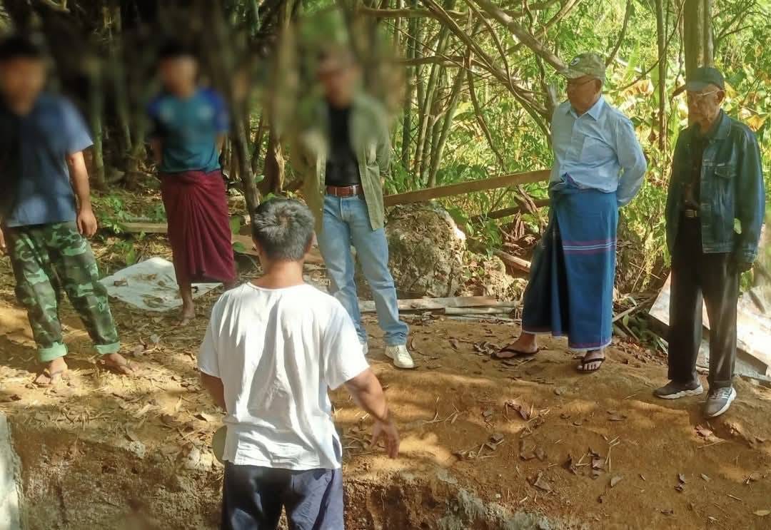 (NUG ဝန်ကြီးချုပ် မန်းဝင်းခိုင်သန်း ၊ အလုပ်သမားရေးရာဝန်ကြီး နိုင်သုဝဏ္ဏ ၊ ဒုဝန်ကြီးဦးကျော်နီ နှင့် အတွင်းဝန် နိုင်ထောရွတ်တို့ကိုတော်လှန်ရေးတပ်ဖွဲ့ဝင်များနှင့် အတူတွေ့ရစဥ်။ ဓါတ်ပုံ- PVTV)