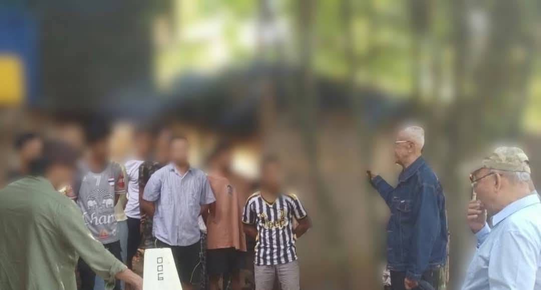 (NUG ဝန်ကြီးချုပ် မန်းဝင်းခိုင်သန်း ၊ အလုပ်သမားရေးရာဝန်ကြီး နိုင်သုဝဏ္ဏ ၊ ဒုဝန်ကြီးဦးကျော်နီ နှင့် အတွင်းဝန် နိုင်ထောရွတ်တို့ကိုတော်လှန်ရေးတပ်ဖွဲ့ဝင်များနှင့် အတူတွေ့ရစဥ်။ ဓါတ်ပုံ- PVTV)