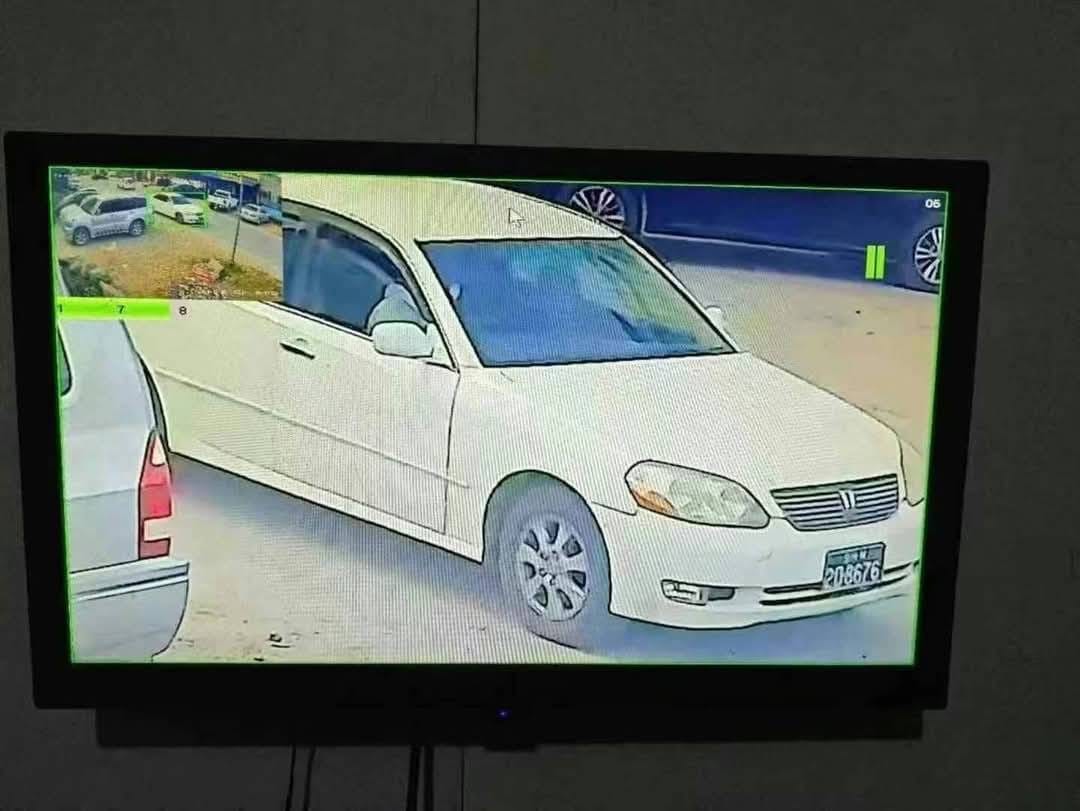 (ပြန်ပေးဆွဲခံရပြီး ပြန်လွတ်လာသောကလေးငယ် နှင့် ပြန်ပေးဆွဲခဲ့သော ကားကိုတွေ့ရစဥ်။ ဓါတ်ပုံ- File Photo)
