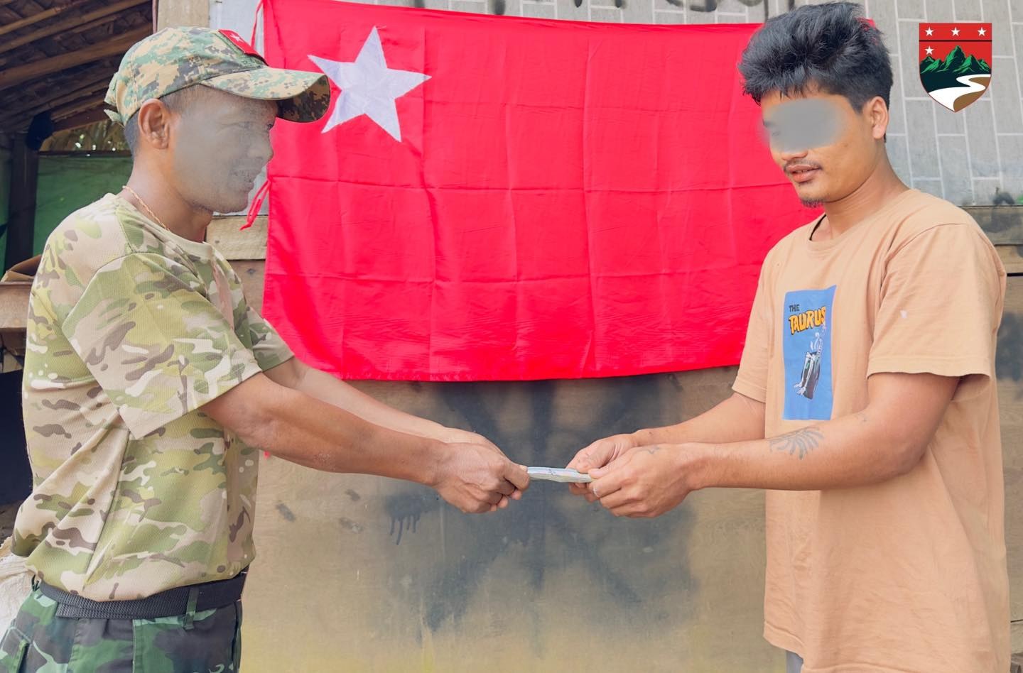 (ပြီးခဲ့သည့် နိုဝင်ဘာအတွင်းက ဒေါနတပ်ရင်းထံ အလင်းဝင်လာသော စစ်ကောင်စီတပ်သားများအား တွေ့ရစဉ်။ ဓာတ်ပုံ − ဒေါနတပ်ရင်း)