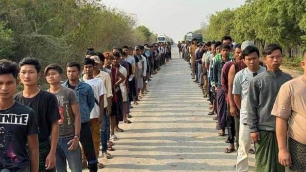 (စစ်မှုထမ်းရန် စုဆောင်းခံရသူများအား မေလအတွင်းက တွေ့ရစဥ်။ဓာတ်ပုံ - စကစ)
