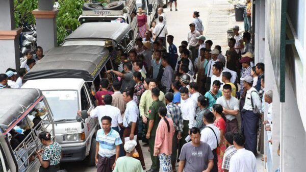 (စစ်မှုထမ်းရန် စုဆောင်းခံရသူများအား မေလအတွင်းက တွေ့ရစဥ်။ဓာတ်ပုံ - စကစ)