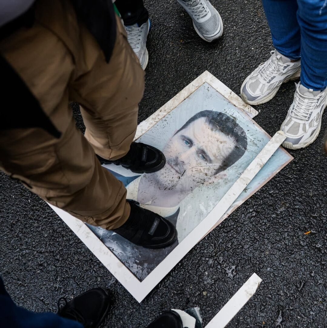 (The New York Times သတင်းဌာနကဖော်ပြခဲ့တဲ့ 12 Days That Changed Syria: The Rebel Offensive in Visuals ဆောင်းပါးကို လူထုနွေဦးသတင်းဌာနက ဆီလျှော်အောင်ဘာသာပြန်ဆိုဖော်ပြခဲ့တာဖြစ်ပါတယ်။)