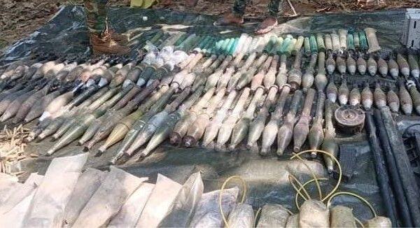 (နိုဝင်ဘာ ၂၂ရက်က သိမ်းရသော မထောရွာစခန်းသိမ်းတိုက်ပွဲမှ ခဲယမ်းများ။ဓာတ်ပုံ − တောင်ပိုင်းစစ်ဒေသ)